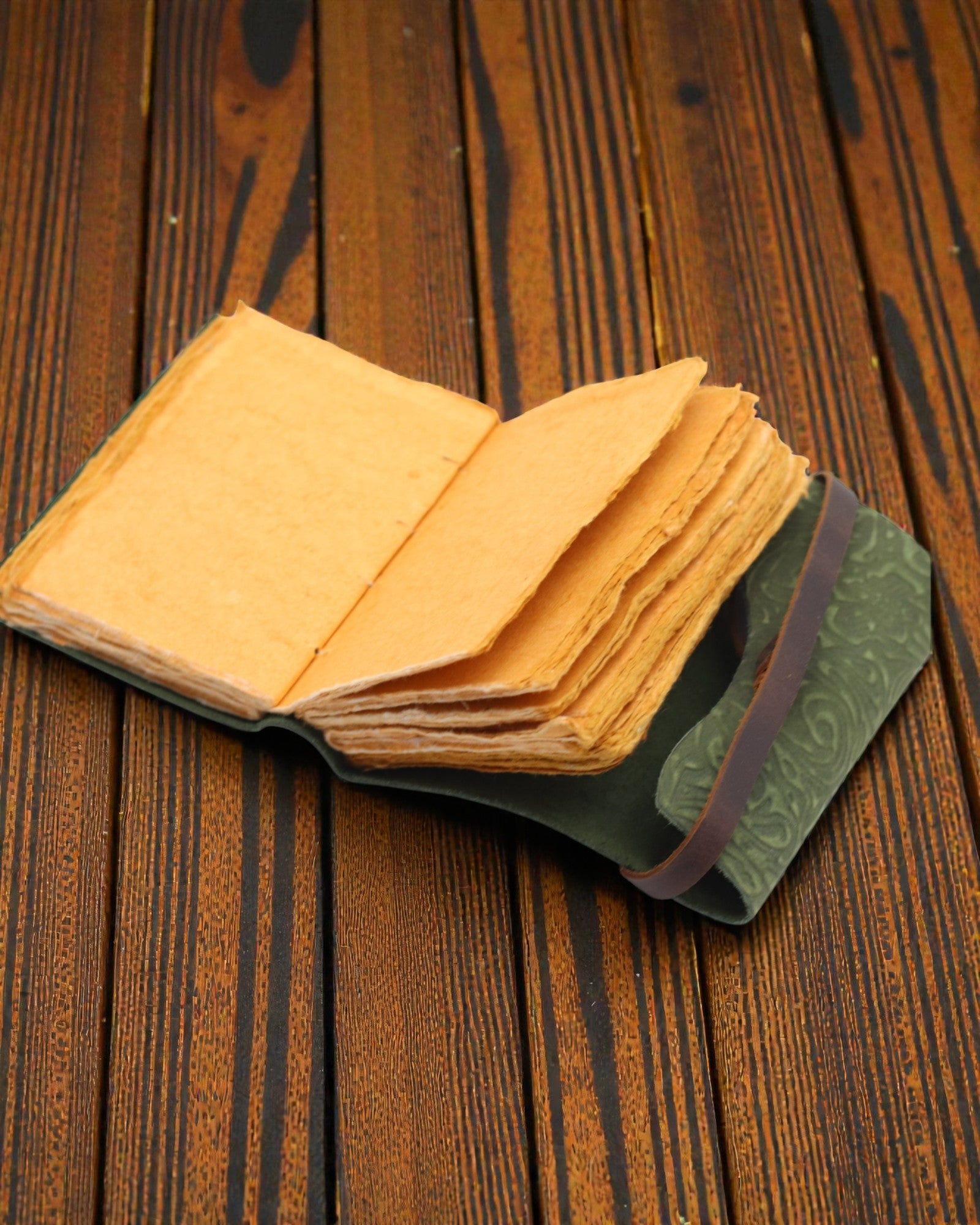 Green Maze Vintage – läderinbunden anteckningsbok med åldrade sidor 12,7 × 8,9 cm