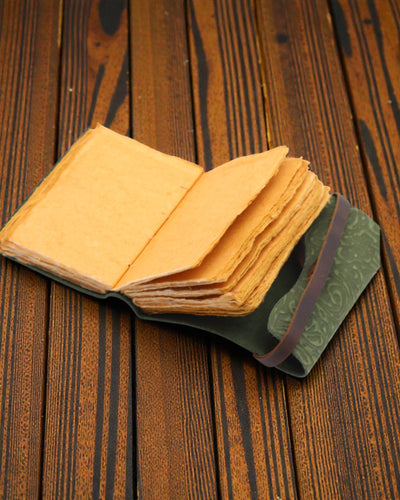 Green Maze Vintage – läderinbunden anteckningsbok med åldrade sidor 12,7 × 8,9 cm