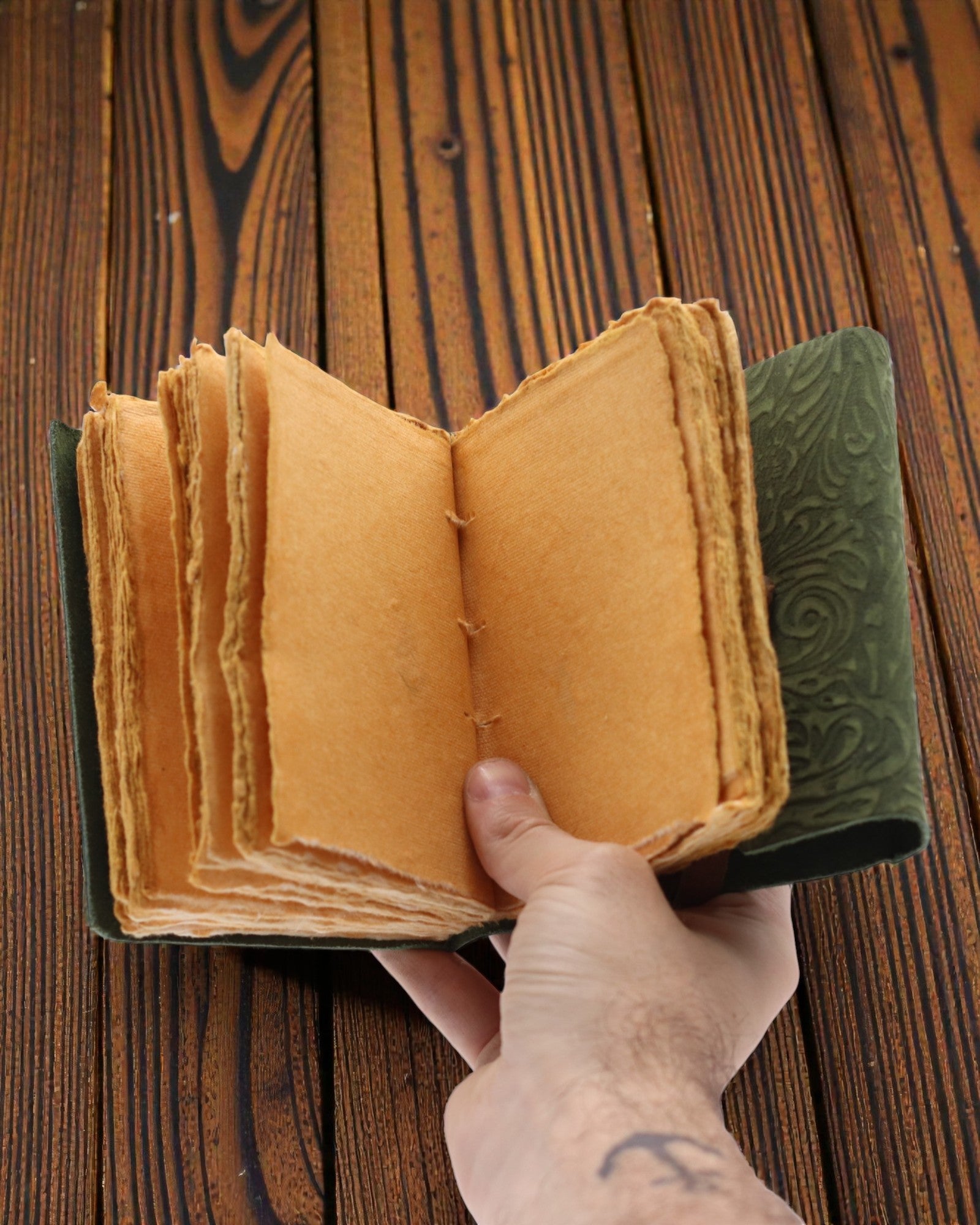 Green Maze Vintage – läderinbunden anteckningsbok med åldrade sidor 12,7 × 8,9 cm