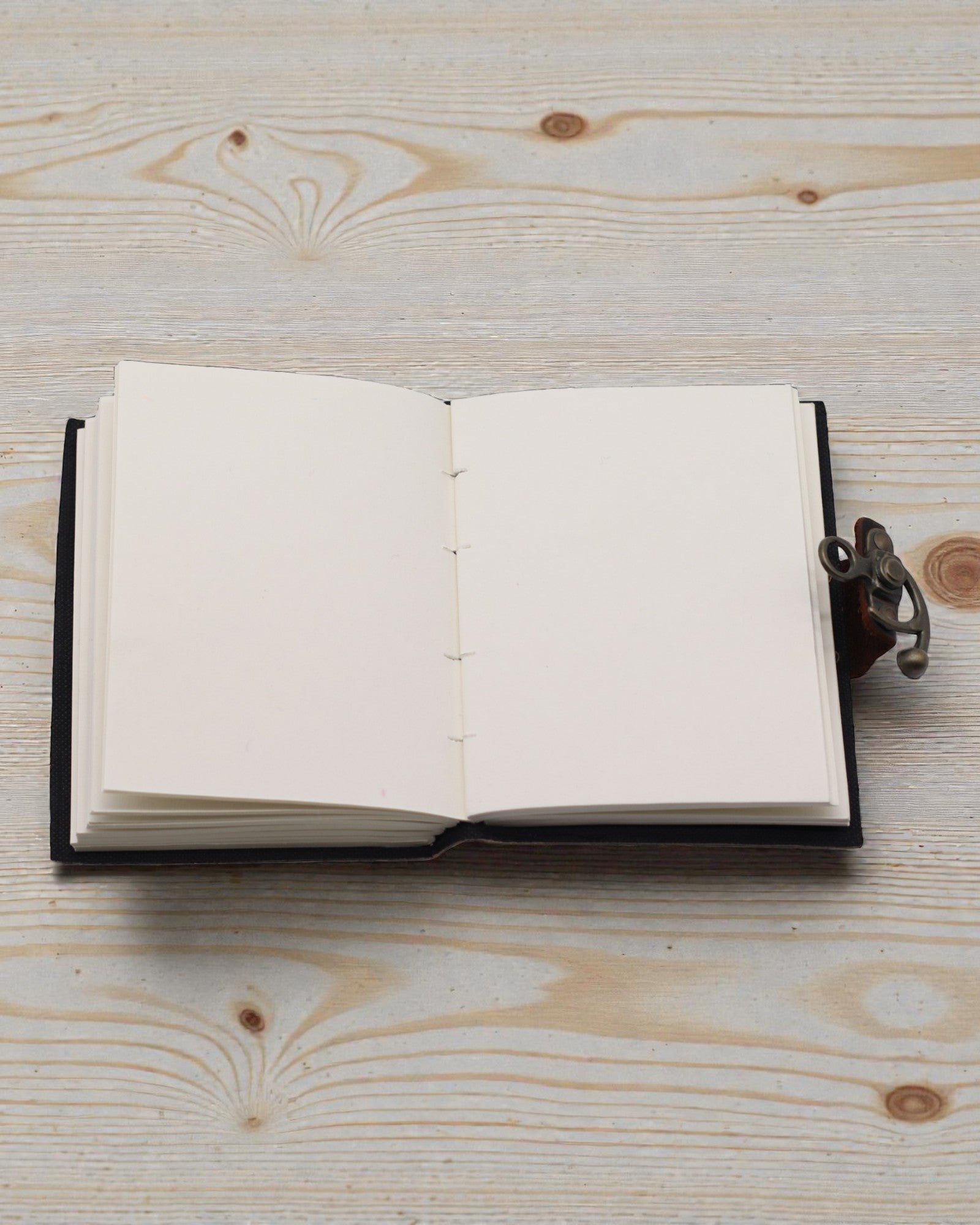 Tryckt anteckningsbok i läder – Sluta domedagsskrolla - 17.8x12.7 cm