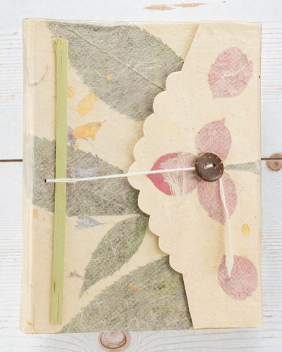 Mellanstor Lokta-anteckningsbok Bugenvilla (15 x 12 cm) – 45 blad