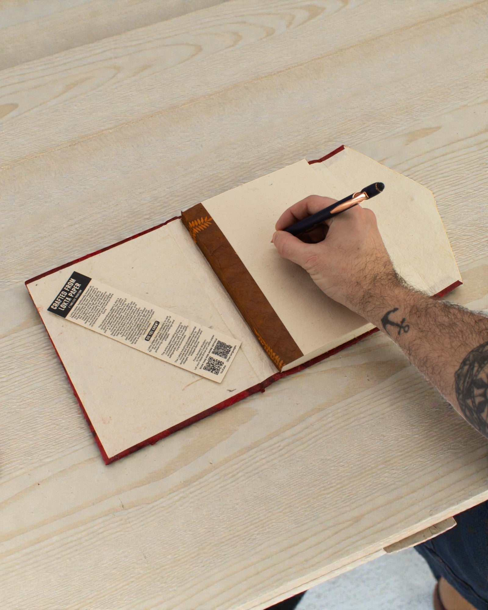 Konstnärlig anteckningsbok Lokta Ruby Bloom – Djärva blommor (45 blad, 21 x 15 cm)