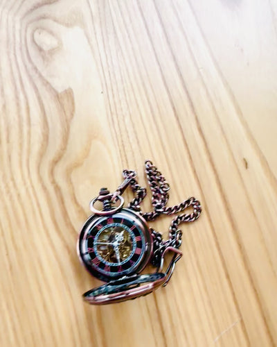 Fickur "Equus Tempus" - Färg: Brun, Roséguld med Hästmotiv, möjlighet till gravyrpersonalisering