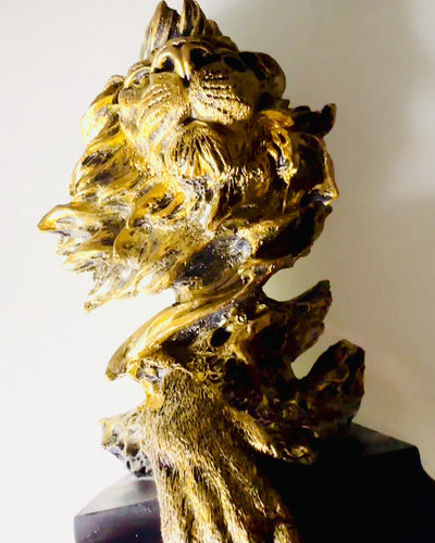 Kunglig Lejon - Majestätisk Dekorativ Figur med Graveringsmöjlighet, 2 färgvarianter att välja mellan, som present