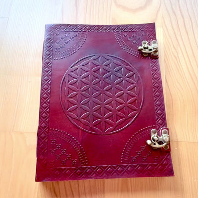 Läderinbunden anteckningsbok: Livets mandala, stor – Handpräglad Livets blomma 25 × 33 cm