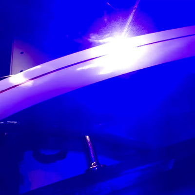 Trämodell av yacht, höjd 42 cm med möjlighet till personlig gravyr