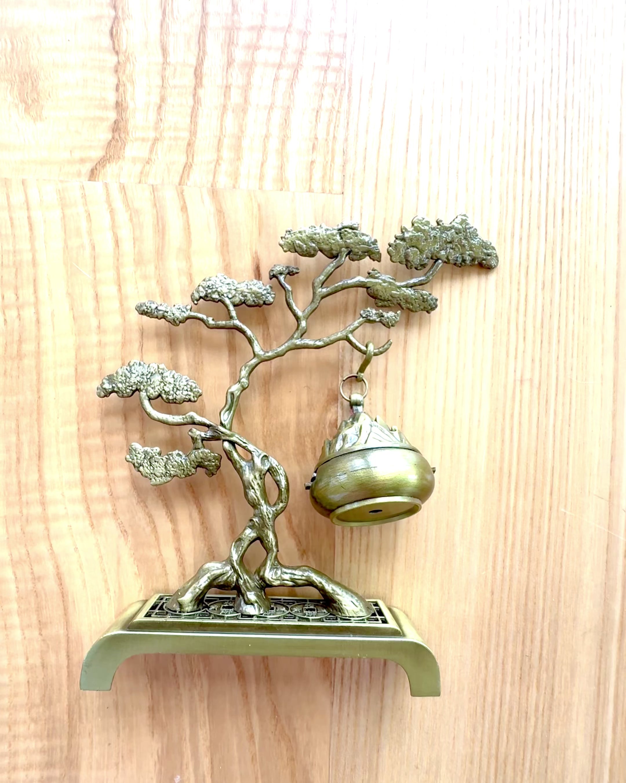 Elegant metallhållare för bonsai-rökelse - möjlighet till personlig gravyr som present