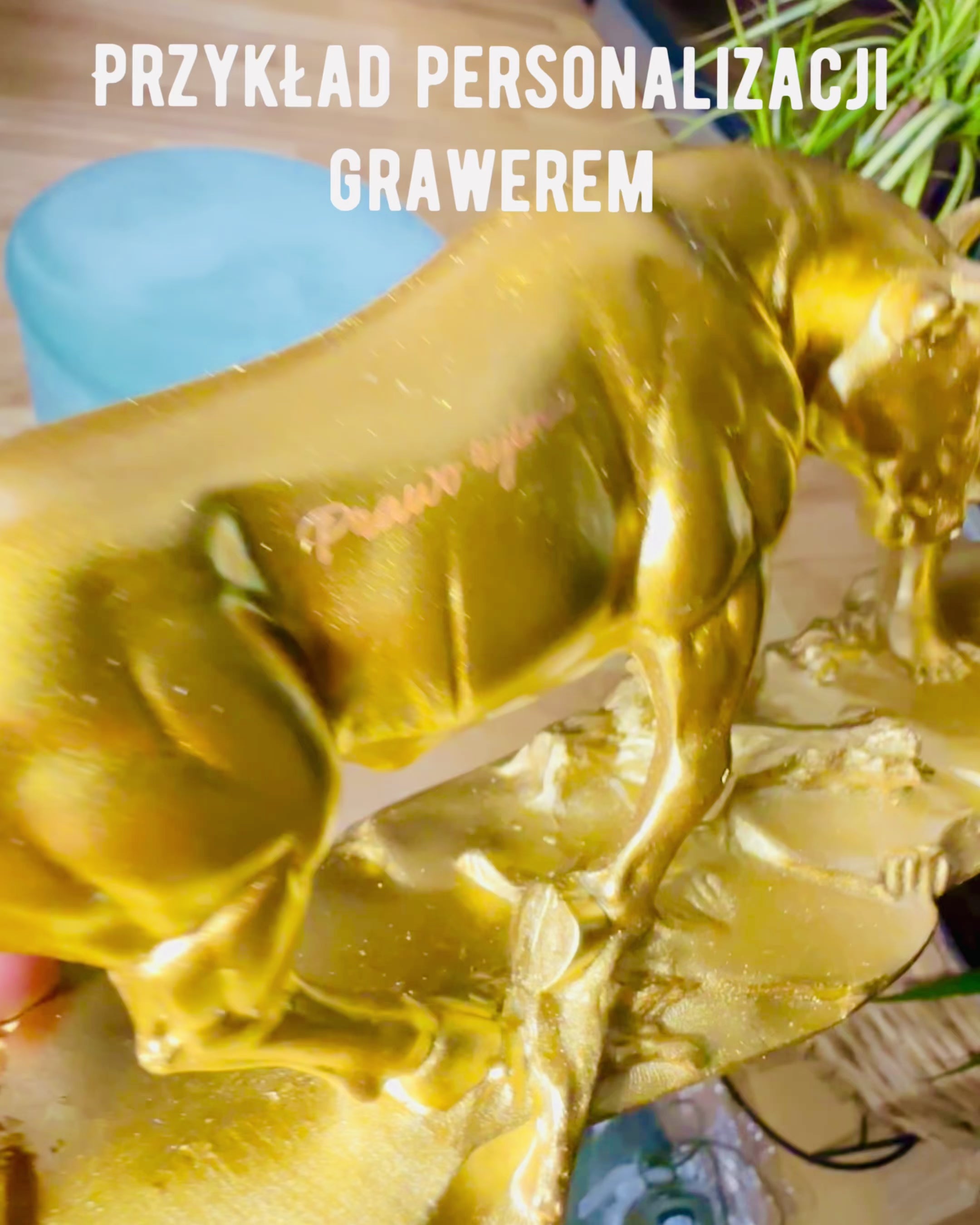 Duel Mocarzy - Dekorativ Skulptur Tjur och Björn - möjlighet till personlig gravyr - guld färg