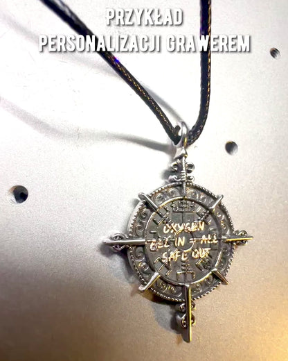 Amulett "Wojownik Północy" - Vikingkompass, möjlighet till personlig gravyr som present, 2 varianter att välja mellan