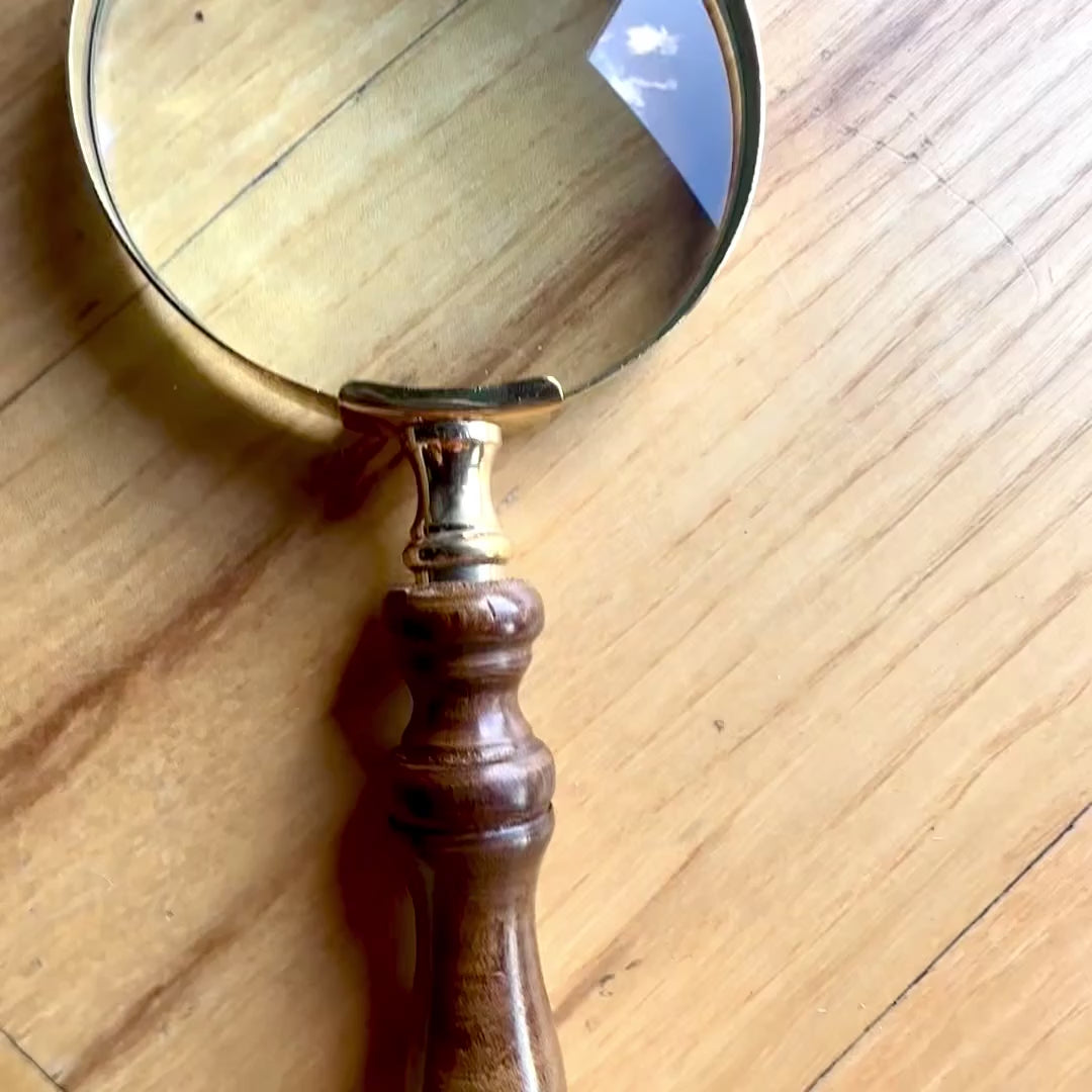Mässingsförstoringsglas i retrostil med trähandtag - förstoringsglas 18 cm med möjlighet till personlig gravyr