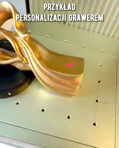 "Rzeźba Miłości - 'Evig Passion' - Liten Dekorativ Figur i Guld med Graveringsalternativ"