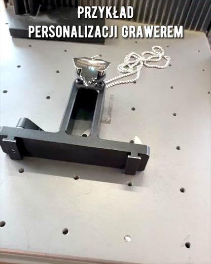 "Amulet Sercostrzelec - Mroczne Skrzydła Miłości", möjlighet till gravyr för personlig anpassning som present
