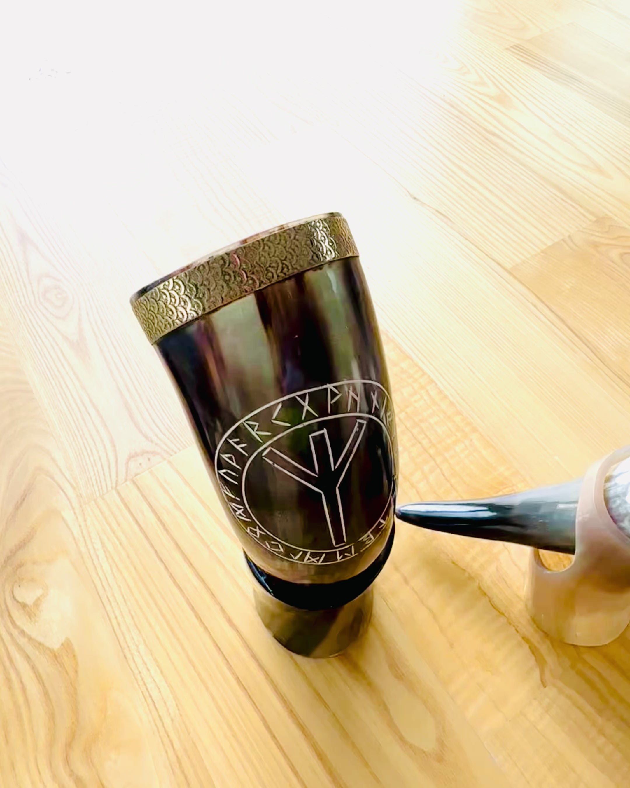 Hornmugg "Viking Valor" - Handgraverad, Premiumkvalitet - 4 varianter att välja mellan