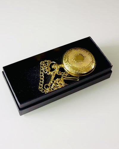 Fickur i guld med vintage-stil och gravyrer – Elegant herraccessoar, perfekt presentidé