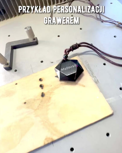 Amulett av svart obsidian "Davidsstjärna", möjlighet till personlig gravyr som present