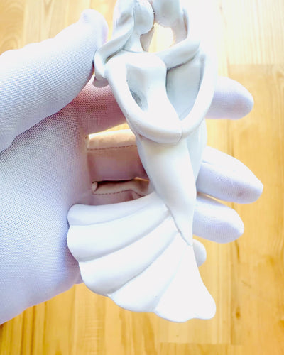 Elegant Förbindelse - Liten Dekorativ Figur med Graveringsalternativ - färg vit