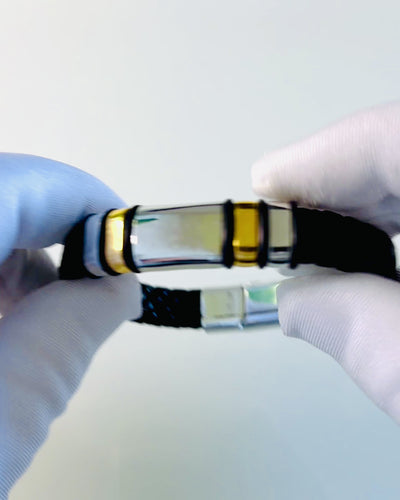 Modigt Hip Hop Armband för Män med Anpassad Gravyr och Magnetiskt Lås – Välj Stil med Silver- eller Gulddetaljer, 22cm PU-läder