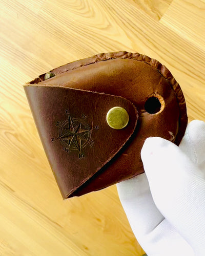 Läderfodral "Odkrywca" - för kompakt kompass eller fickur - möjlighet till personlig gravyr