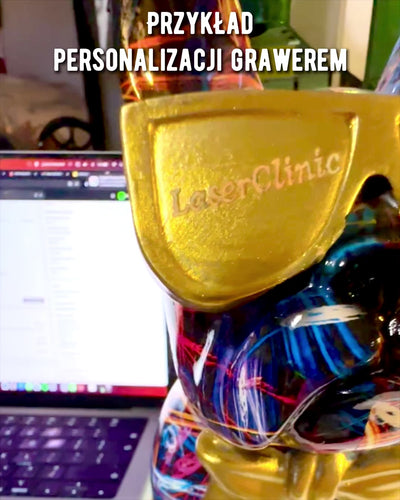 Färgglad Bulldog med Glasögon - Unik Inredningsdekoration, dekorativ figur som present, personalisering med gravyr