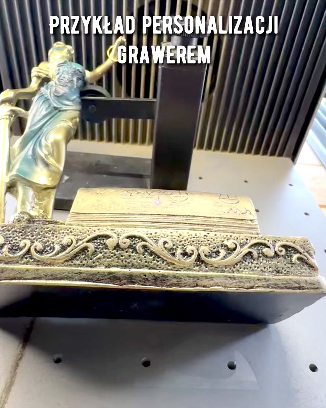 Statuett "Justicia 2" - Rättvisans Gudinna – Konstnärlig Dekoration för Hylla, Hantverk av Harts, anpassning med gravyr