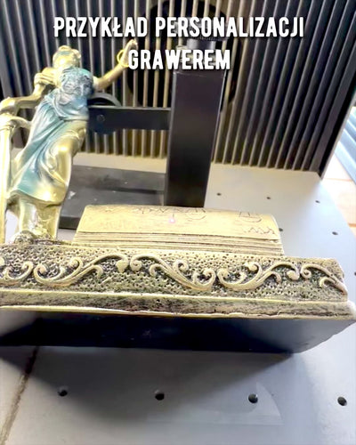 Statuett "Justicia 2" - Rättvisans Gudinna – Konstnärlig Dekoration för Hylla, Hantverk av Harts, anpassning med gravyr