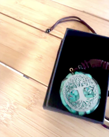 Amulett "Livets Träd" med turkos – Din personliga styrka, halsband som present, personalisering med gravyr