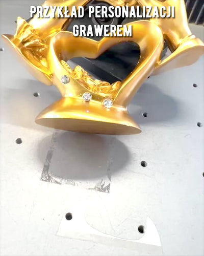 Figur "Beröring av Kärlek" 10 cm hög, med Graveringsalternativ som present