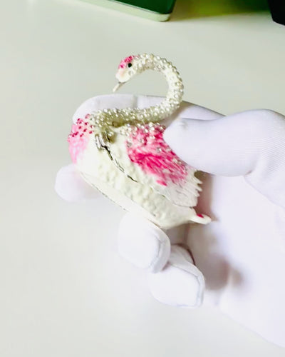 Elegant Smyckeskrin "Svanens Juvel" - personalisering med gravyr