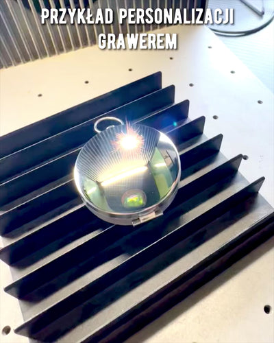 Vattentät Mässingskompass med Ljusande Effekt - Ett Måste för Vandring och Camping, personlig gravyr