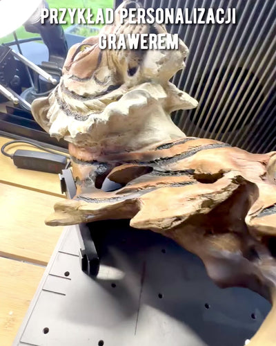 Statuett "Tiger Djungelns Kung" med Graveringsalternativ, figur 29 cm hög, dekoration som present