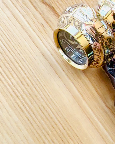 Kompasso Black - Promenadkäpp - Handgjord Träsnidad - Exklusiv Utgåva med Graveringsmöjlighet