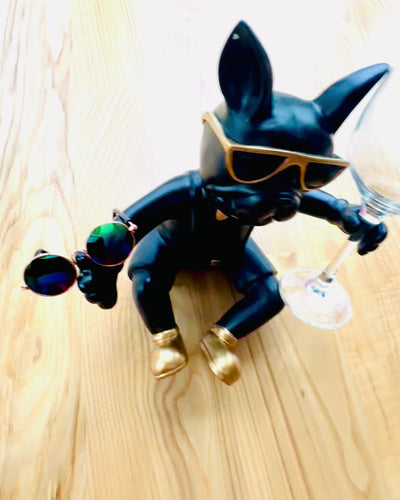 Exklusiv figur "Stilfull Bulldog", svart färg, ställ för vinglas eller champagneglas, personalisering med gravyr