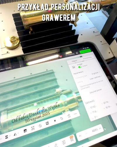 Himlakroppslampa på Träställ 41 cm, möjlighet till personlig gravyr som present