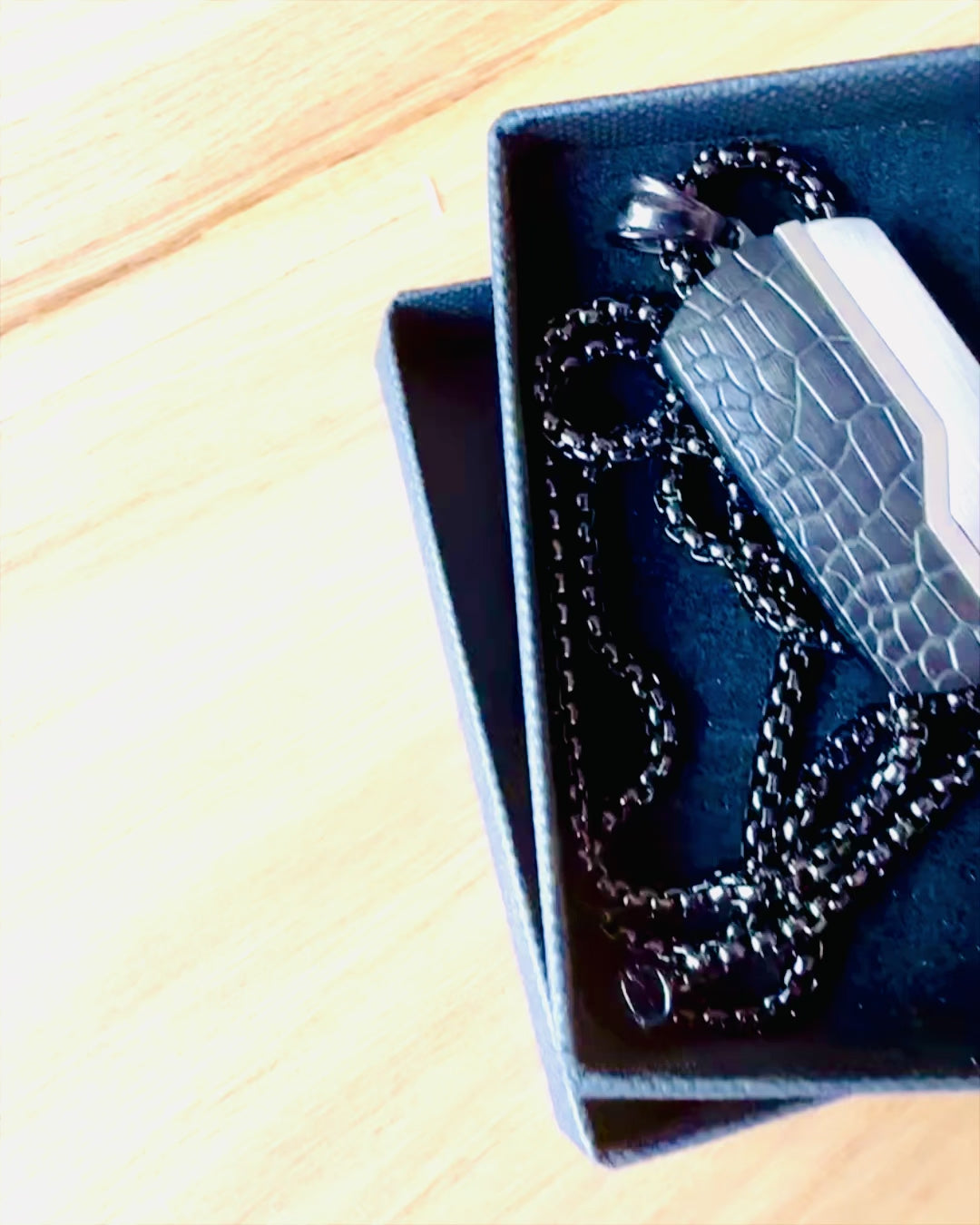 Herrhalsband Elegant Styrka - personalisering med gravyr som present