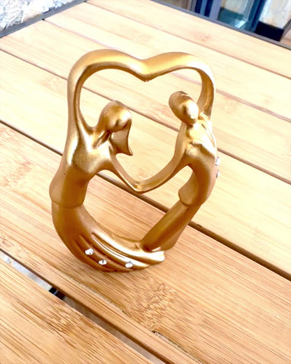 Figur symbol för kärlek - "Evig Närhet" som present, personalisering med gravyr