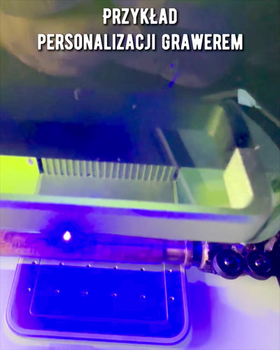 Laska Spacerowa Wolf - Indiskt Mangoträ med Möjlighet till Gravyr, bruna gyllene dekorationer