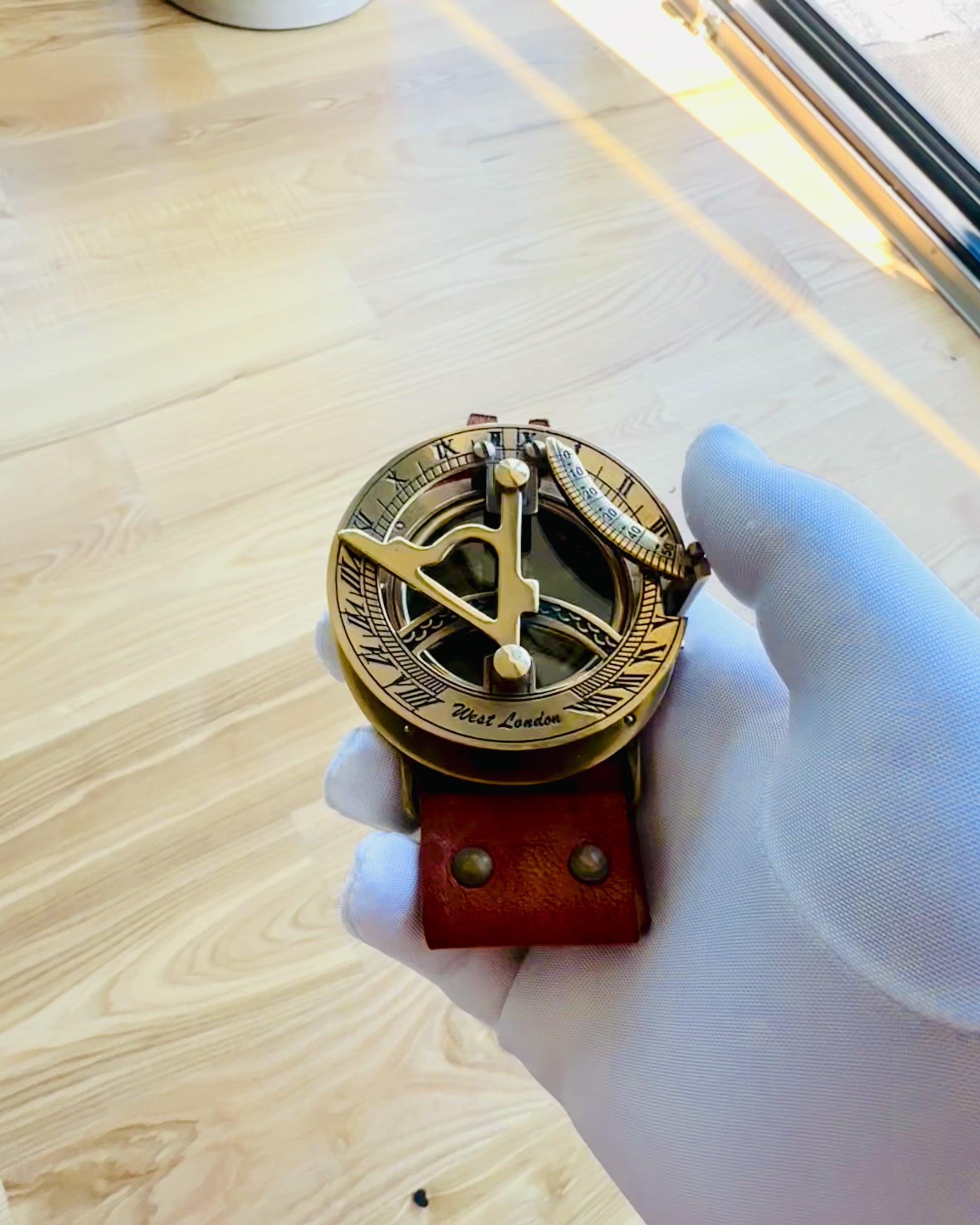 Solur "Antik Kompass", armbandsur med kompass, möjlighet till personlig gravyr