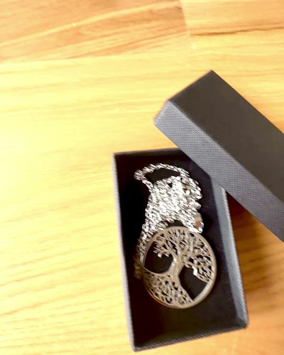 Halsband "Livets Träd" i Rostfritt Stål - personalisering med gravyr, 2 färgvarianter