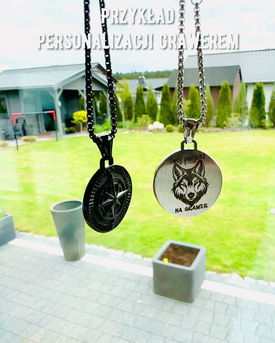 Kompasshalsband – Smidd Smycke i Rostfritt Stål för Män och Kvinnor i Två Färger, med Gravyr