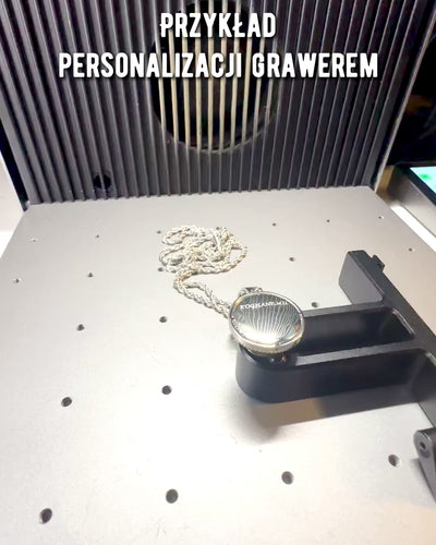 Halsband med Kompasshänge i Glamourstil med Cubic Zirconia för Kvinnor och Män - 2 alternativ att välja mellan, personalisering med gravyr som present