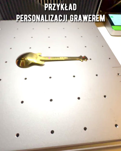 Sked "Strunowy Hit" med graveringsalternativ 2 färgvarianter att välja mellan