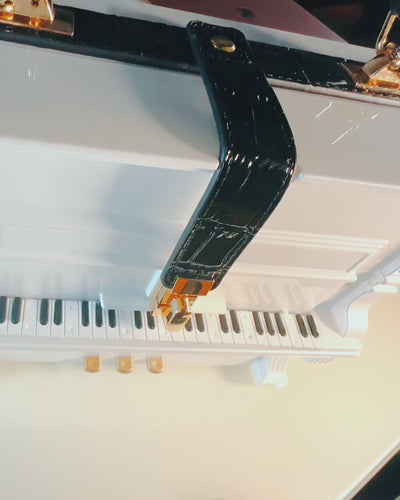 Damväska “Elegancki Fortepian” i Svart och Vitt