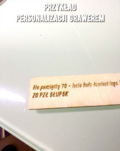 Kunglig örn – Dekorativ figur i harts med möjlighet till gravyr