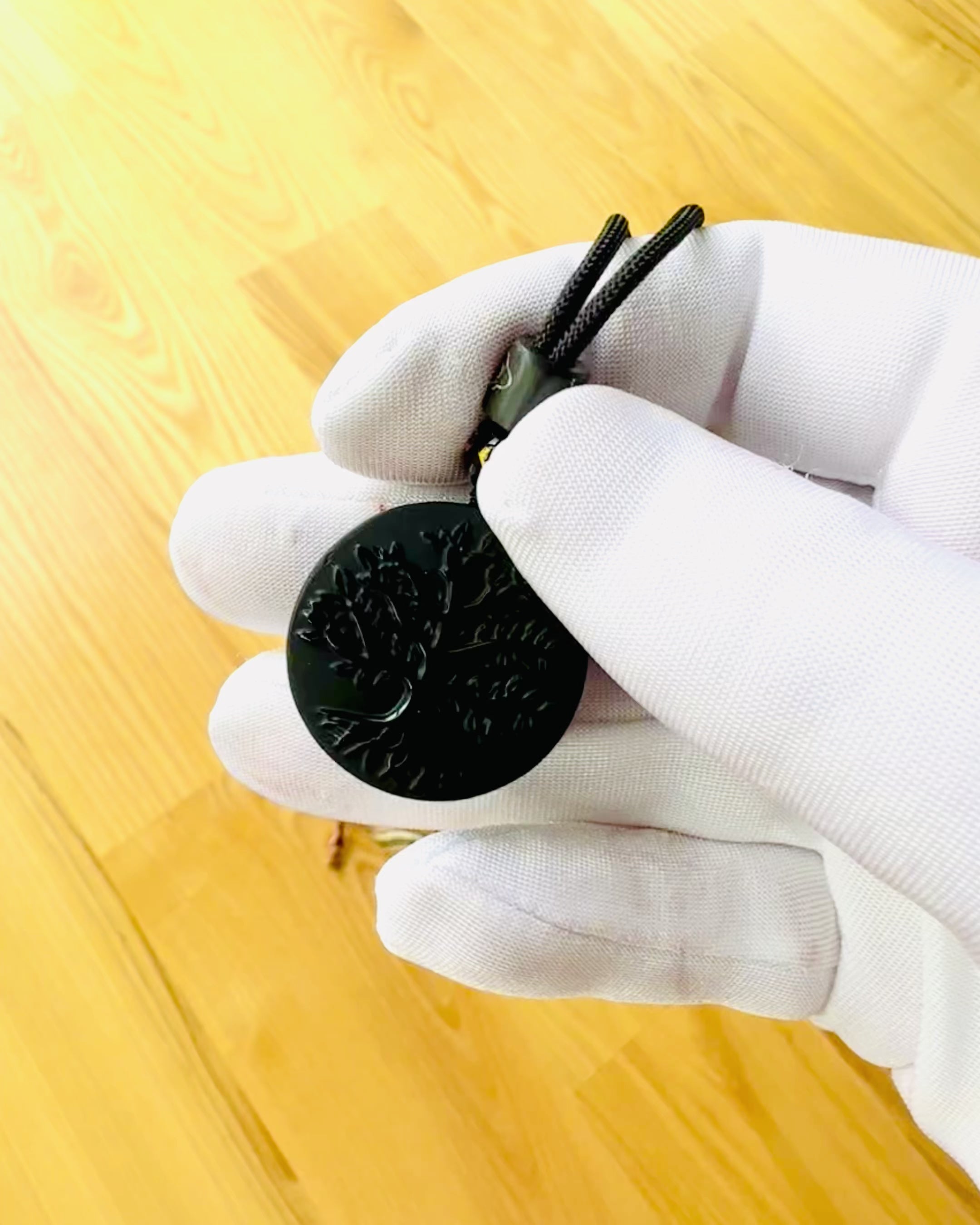 Halsband "Livets Träd" i Obsidian - personalisering med gravyr