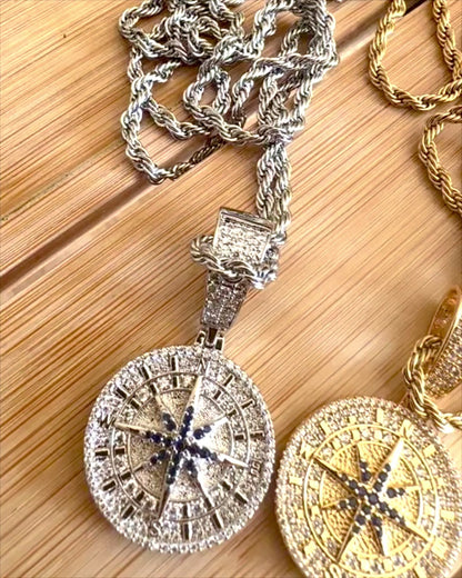 Halsband med Kompasshänge i Glamourstil med Cubic Zirconia för Kvinnor och Män - 2 alternativ att välja mellan, personalisering med gravyr som present