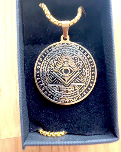 Amulett av Mystisk Kraft - Halsband med Gravyr, 2 färgvarianter att välja mellan