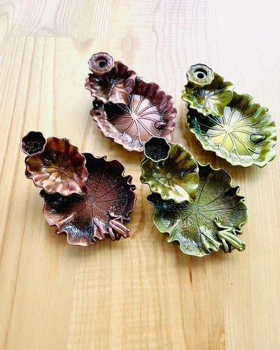 Elegant metallisk rökelsehållare Lotusblad - 4 varianter att välja mellan, möjlighet till personlig gravyr som present