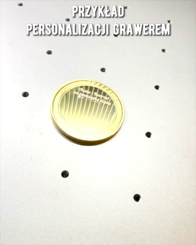 Tom Plånbok Utmaning med Möjlighet till Personlig Gravyr – Samlarobjekt, 40mm, fyra modeller