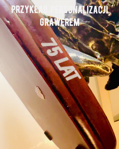 Dekorativ Statuett "Flygande Örn" – Majestätisk Symbol för Styrka och Frihet