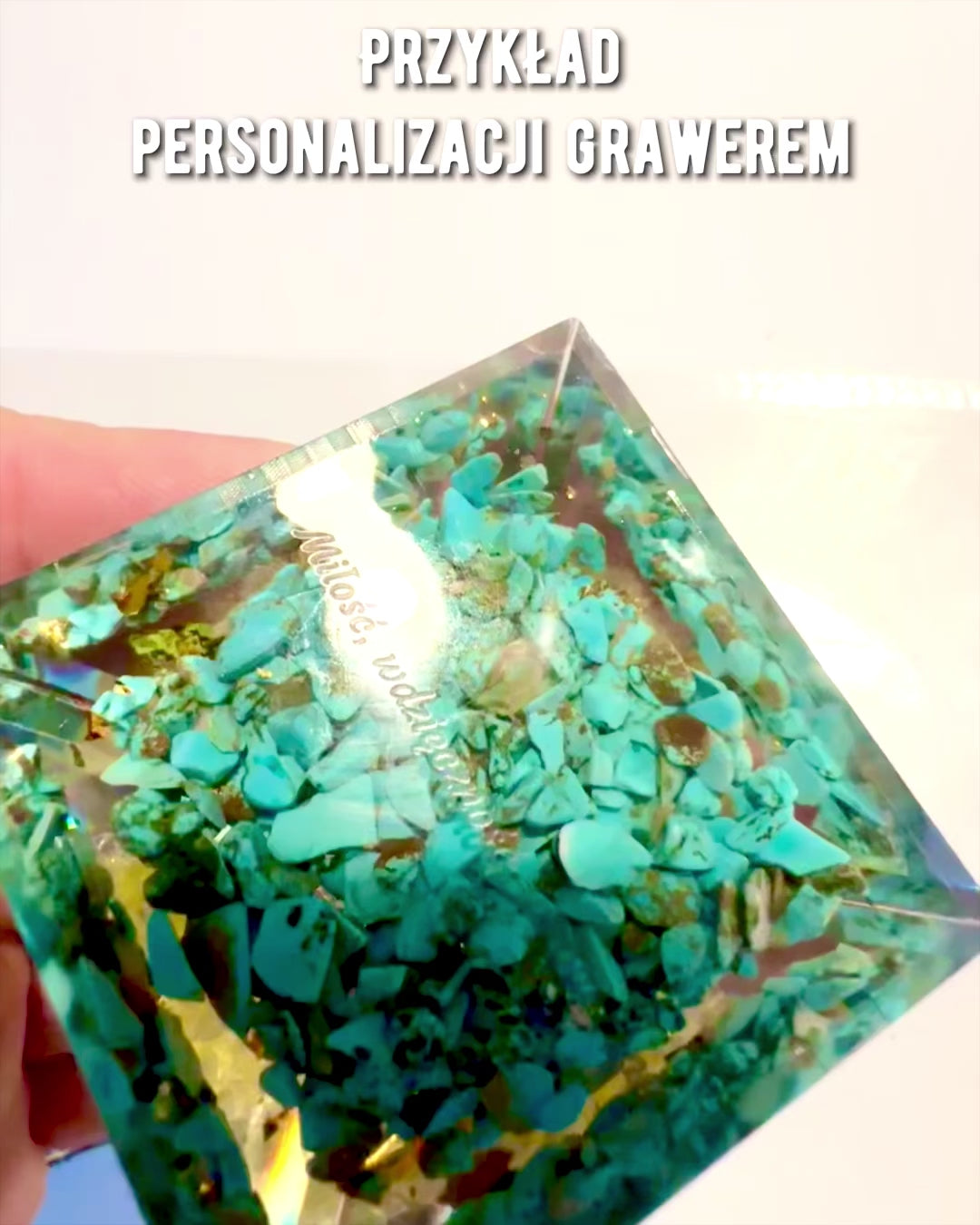 Orgonitisk Energi Pyramid med Vita Stenar - "Golden Harmony", perfekt som present